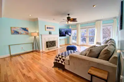 Image de Family fun on Lake Norman with Kayaks Game Room Workspaces