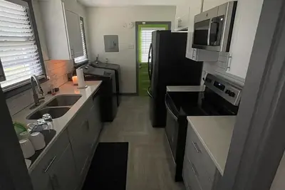 Image de 2-Bedroom White House with comfort stay