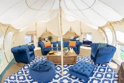 Image de 8-Bed Lotus Belle Mahal Tent in The Wye Valley