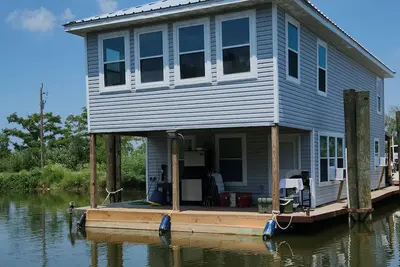 Rusty Hook located in Cypress Cove Marina
