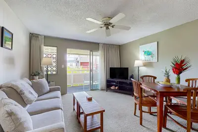 Image de Private, second-floor condo with lanai, 3 pools, 2 hot tubs & path to the beach