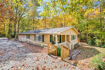 Image de Cozy cabin with water-view, fireplace, central Ac, & washer/dryer