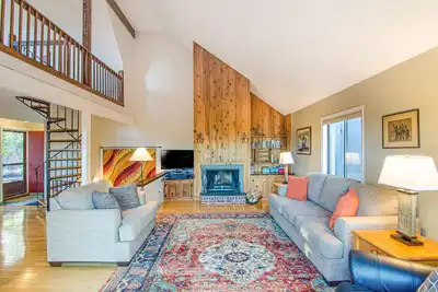 Image de Quechee Ski Area condo on the ski trail - mountain views & Ac