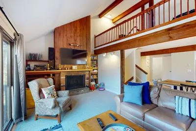 Image de Quechee Ski Hill home - steps to slopes - mountain views, Ac & W/D