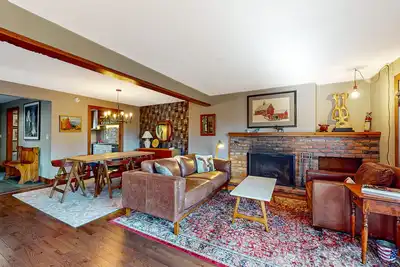 Image de Updated townhome with excellent Green Mountains views - Ac, office