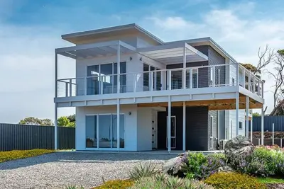 Image de Villa By the Sea-4 Bedrooms -Sea View Rural View 2 minutes walk to EmuBay  beach