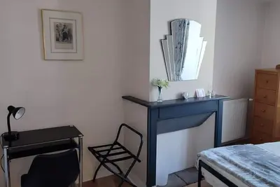 Image de Equipped cosy 1 bedroom apartment in the heart of Chalus a historic market town.