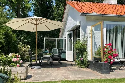 Image de Situated directly behind the dunes, cosy holiday home where 1 dog is welcome