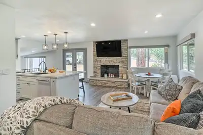 Image de Relax Fireside: Prescott Retreat w/ Hot Tub!