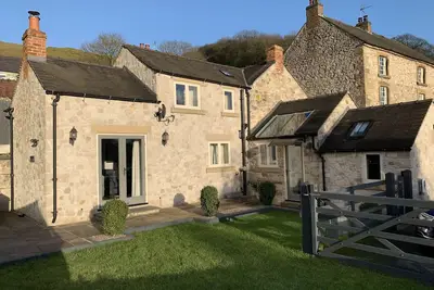 Image de Romantic luxury country cottage w/ hot tub
