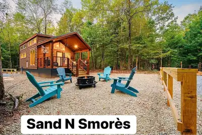 Image de Brand New Mountain Fork River Front cabins located in Smithville!
