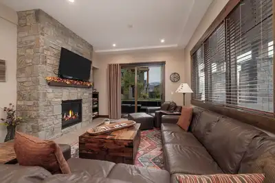 Image de Stunning, spacious 3 bedroom, views, private hot tub!