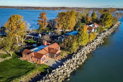 Image de Waterfront 3 Bd Cottage - Hot Tub & Pet Friendly