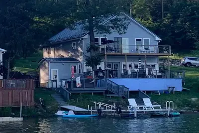 Image de Lake Spirit-Lakefront-Hot tub-Pet friendly-Boats