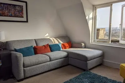 Image de Stunning Top Floor Flat in Clifton Crescent