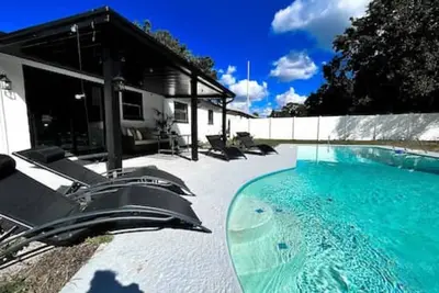 Image de 6306 S Lansdale Cir · Gorgeous 4 Bedroom Tampa Pool Home