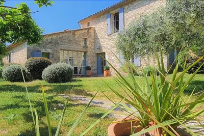 Image de Demeure de charme au pied du Duché d'Uzès. Chambres climatisées.