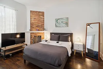 Image de Perfect for Bachelorette & Bachelor Groups ★ Private Duplex ★ Starland District