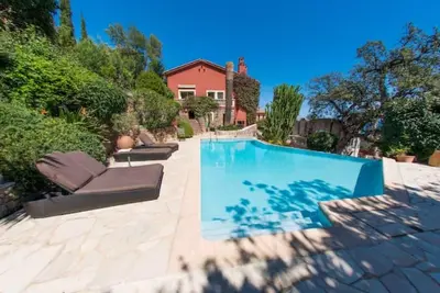 Image de Stunning contemporary 5-bedroom villa 20 minutes from Cannes