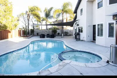 Image de Beautiful 3 Bedroom Pool House. . .