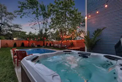 Image de Heated pool & spa, luxury Oasis, centrally located, 5-bed & 3. 5 bath