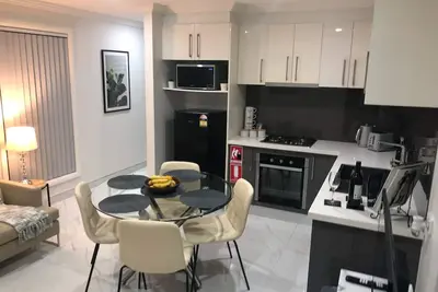 Image de Tranquil 2 bedroom flat with private courtyard