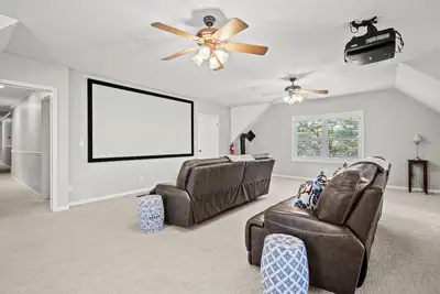 Image de Hobbs Mill | Ski Lodge | Theater | Games | Dogs Ok