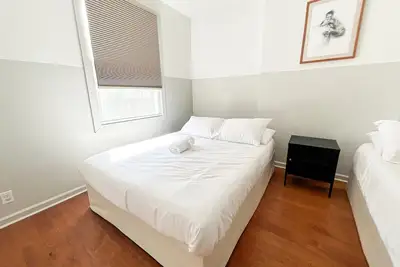 Cinematic Queen City Suite-10 Mins to Downtown