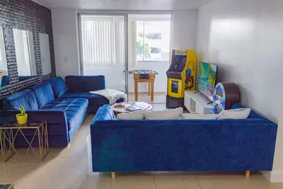 Image de Close to Airport/Cruise Port Tropical Miami Condo