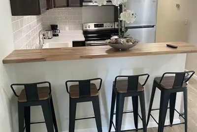 Image de Beauty one-bedroom apartment mins for downtown. In mid-town