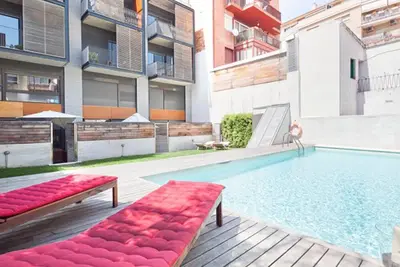 Image de My Space Barcelona 2 duplex pour 16 personnes avec terrasse et piscine au centre