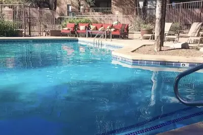 Image de Cozy condo foot hills