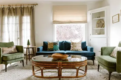 Image de Impeccable Location and Quality, High-End Upgrades Throughout, Walk to Everything, Across from Park