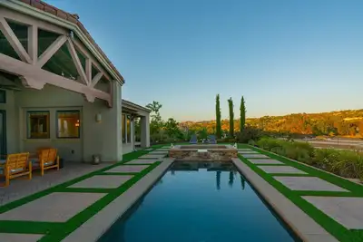Image de Mansion on De Portola with Vineyard and Mountain view