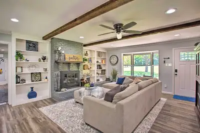 Image de 4 Mi to Dtwn: McKinney Home w/ Game Room & Grill