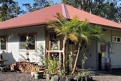 Image de Tropical cottage with fresh rain water hot tub close to Volcanoes National Park