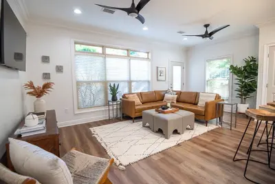 Image de Modern Lux on Debardeleben | 3 Bed, 3 Bath
