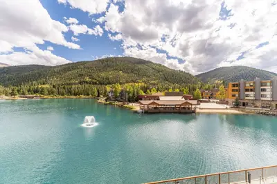 Overlooks Keystone Lake w/ Mountain Views from Private Balcony, Near Shuttle!