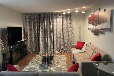 Image de Cheerful 3-bedroom home with indoor fireplace. Netflix