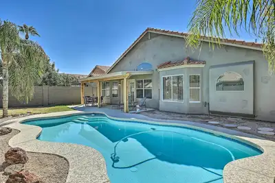 Image de Patio + Fenced Yard: Family Retreat in Phoenix!