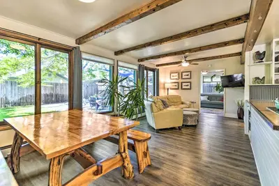 Image de Beautiful Cody Abode w/ Grill - Walk to Downtown!