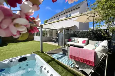Image de Hot Tub Heaven in Beautiful Village, Close to Beaches - Blue Flag & Dog Friendly