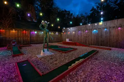 Funky Mini Golf Home filled with Amenities