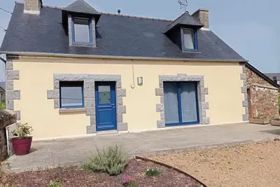 Image de Petite maison rénovée proche de la mer. Idéale pour des vacances en famille