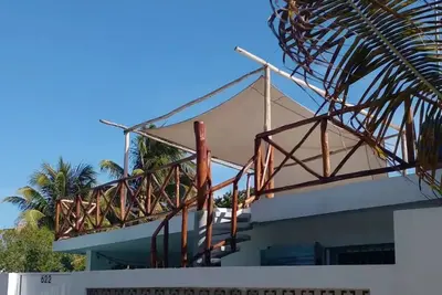 Image de Lovely ground level Casita with pool, 1 block to beach.