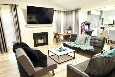 Image de Comfort stay near At&T stadium-Six flags-free 5 mins walk to the stadium.