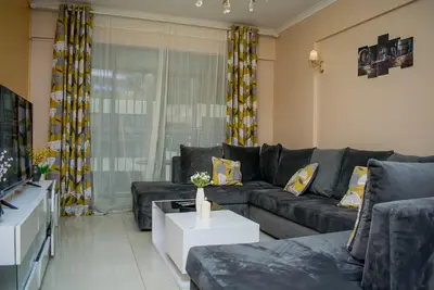 Image de 10 minutes to city centre! Family sized condo with swimming pool.