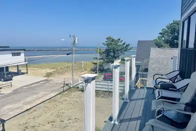 Image de Cozy Costal Cottage ~ Prime Location ~ Just Seconds from Hills Beach!