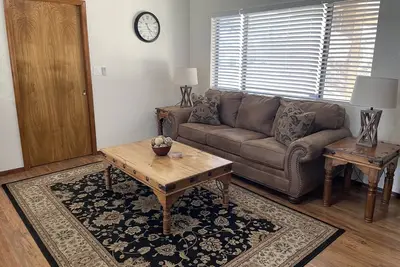 Image de Cozy 2-Bedroom 2-Bath Charmer