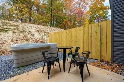 Spacious Escape, Sleeps 6・Hot tub + Pet Friendly